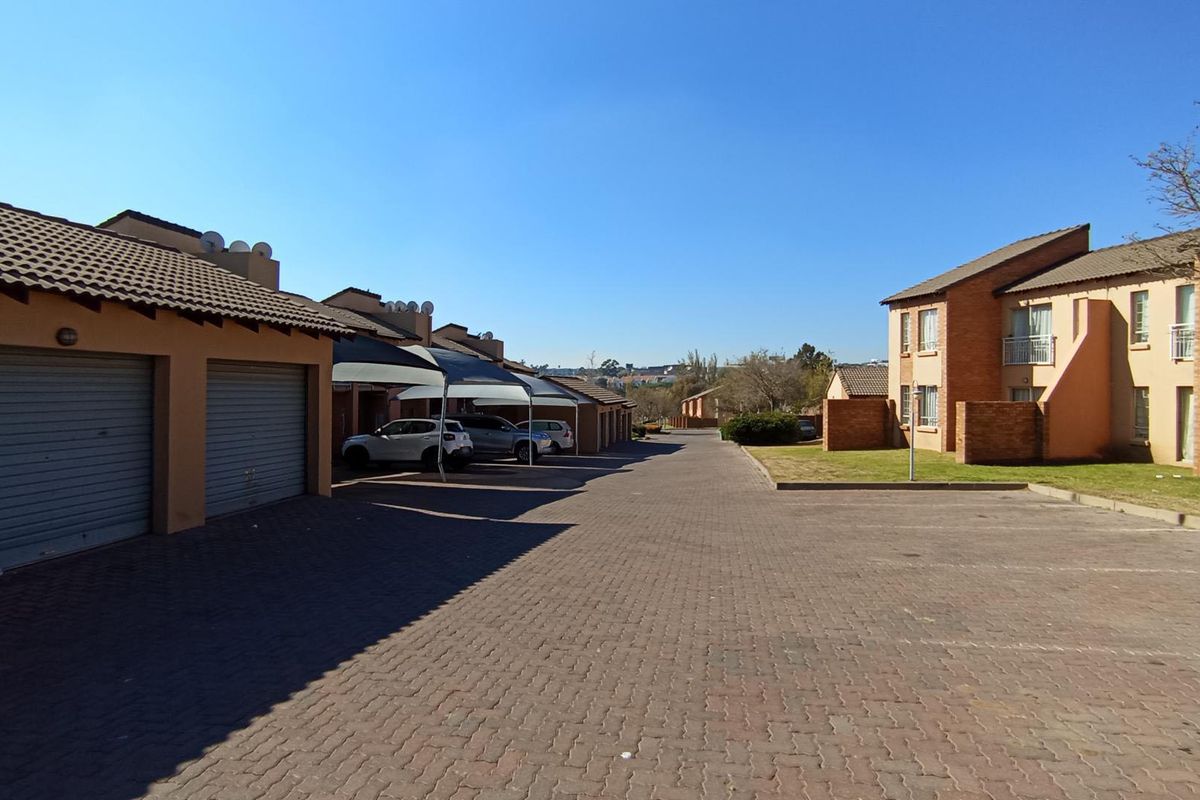 Perfect Starter Home or Investment Opportunity in Noordwyk - Photo 2
