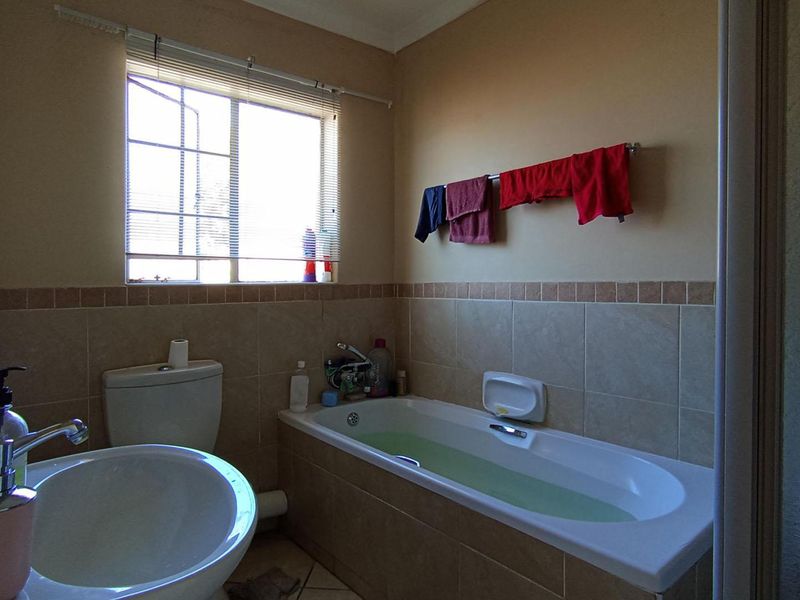 Perfect Starter Home or Investment Opportunity in Noordwyk - Photo 10