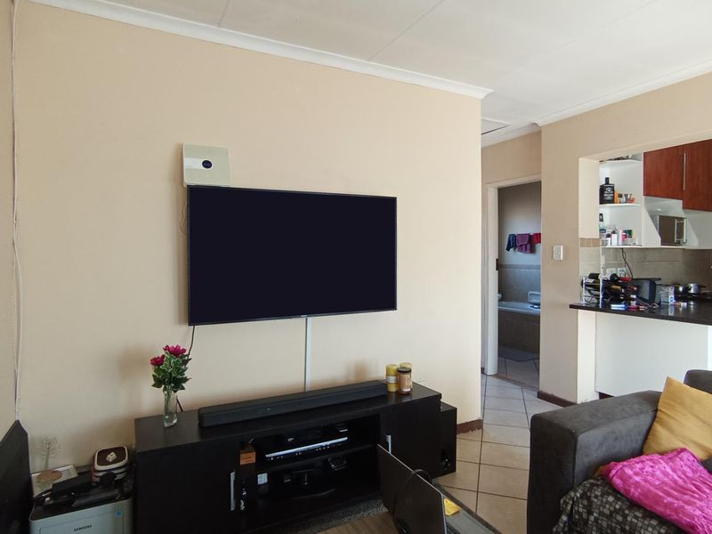 Perfect Starter Home or Investment Opportunity in Noordwyk - Photo 6