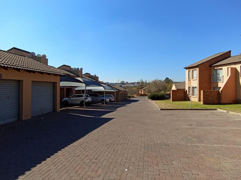 Perfect Starter Home or Investment Opportunity in Noordwyk - Photo 2
