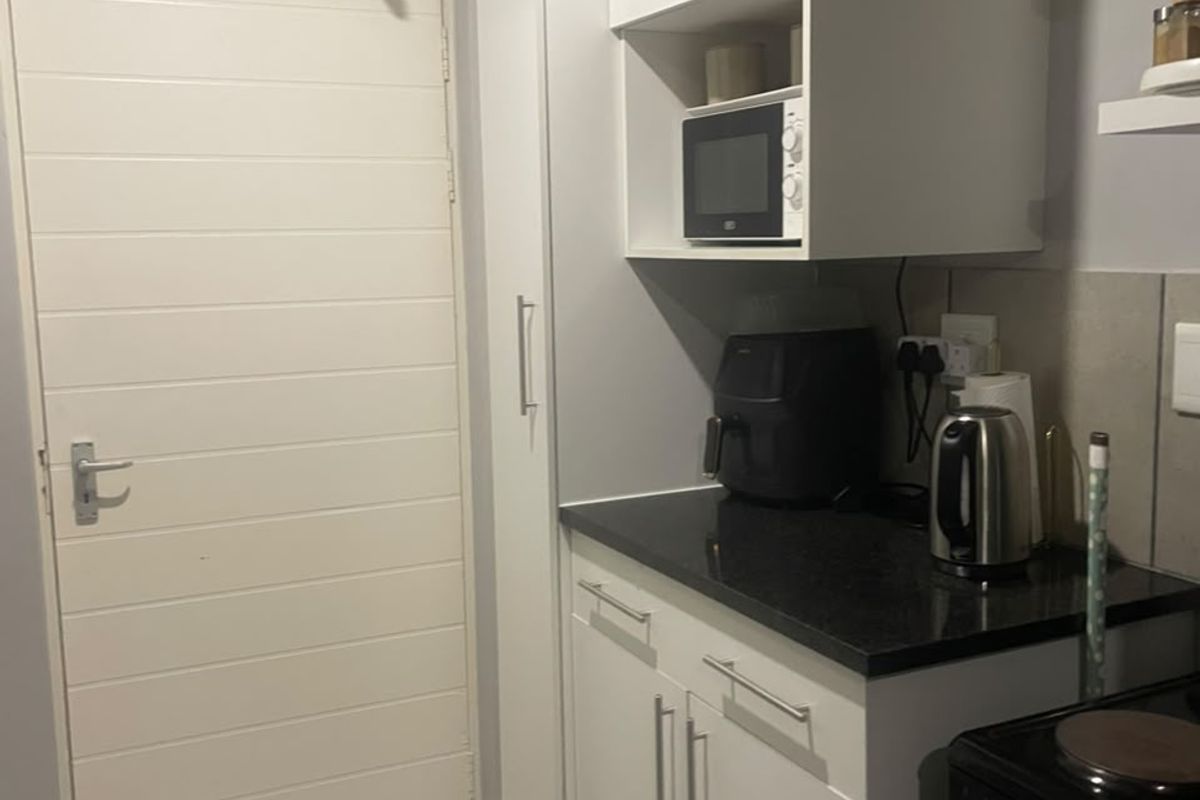 Stunning 2-Bedroom Ground Floor Corner Unit for Sale - Photo 5