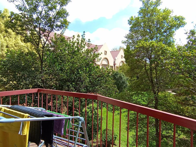 2 Bedroom Apartment with Garage in Parkland Complex - Photo 2