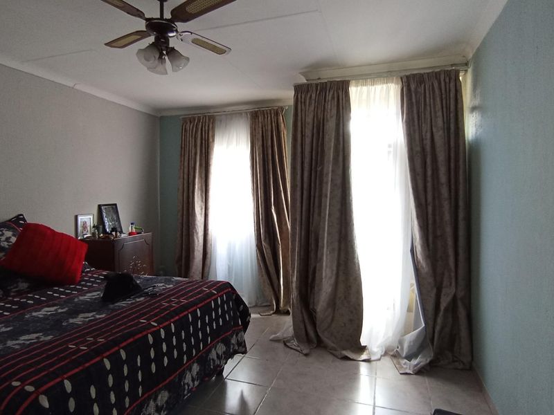 2 Bedroom Apartment with Garage in Parkland Complex - Photo 9