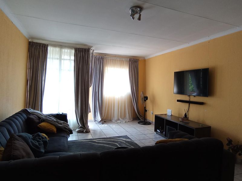 2 Bedroom Apartment with Garage in Parkland Complex - Photo 6