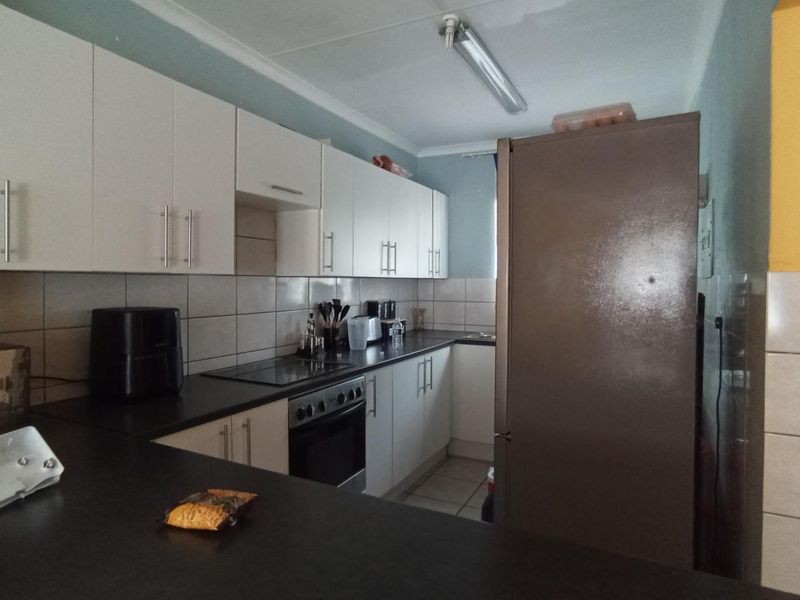 2 Bedroom Apartment with Garage in Parkland Complex - Photo 3