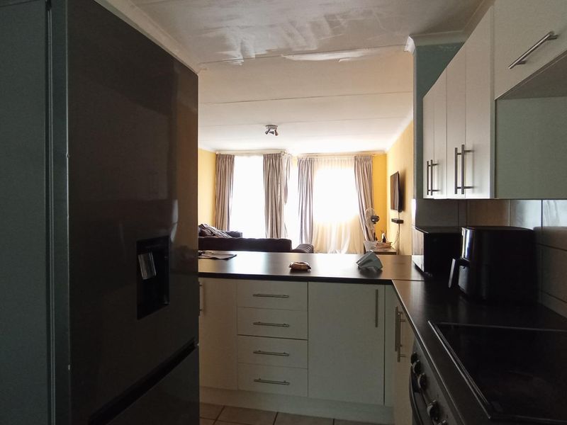 2 Bedroom Apartment with Garage in Parkland Complex - Photo 4