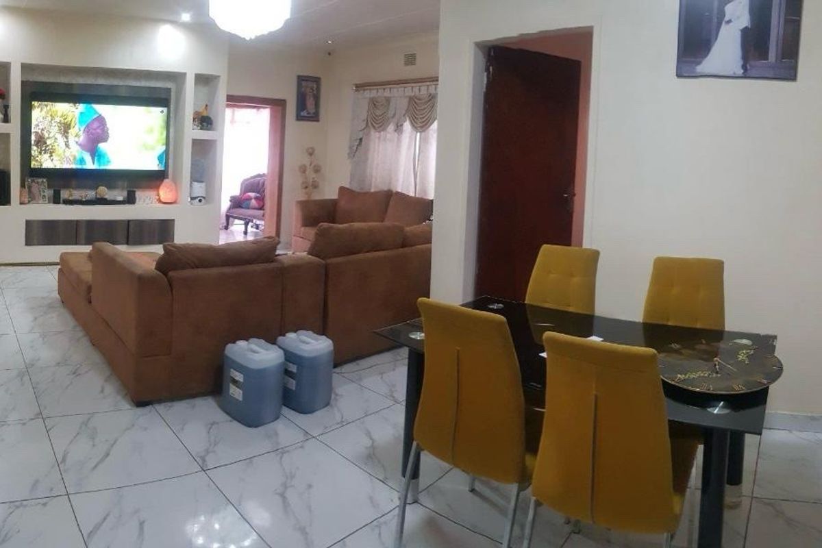 8 bedroom house for sale in Pretoria Gardens  - Photo 4