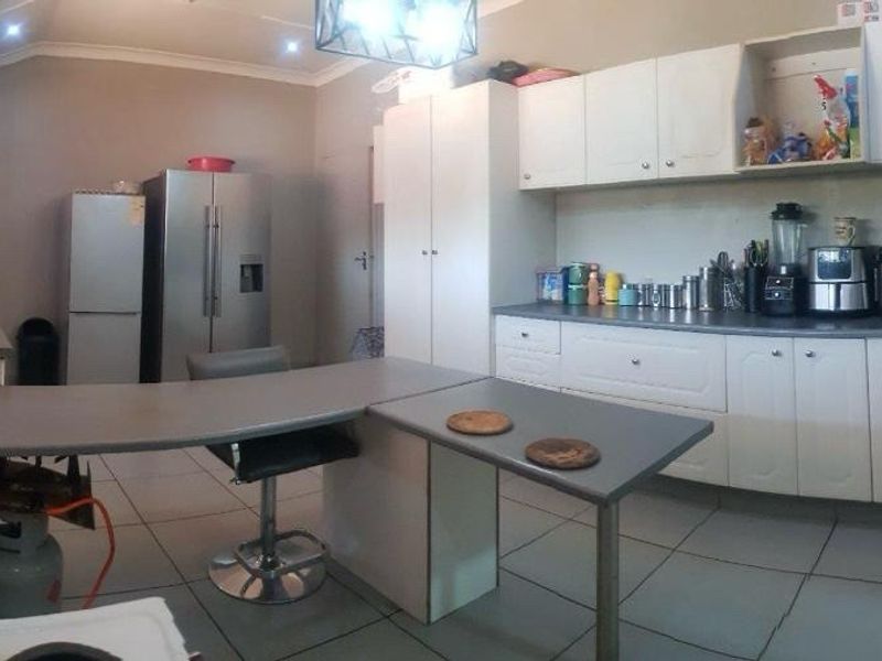 8 bedroom house for sale in Pretoria Gardens  - Photo 5