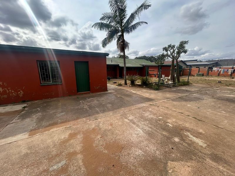 8 bedroom house for sale in Pretoria Gardens  - Photo 3