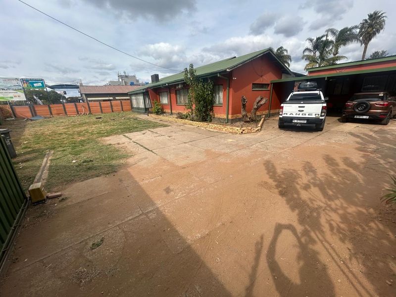 8 bedroom house for sale in Pretoria Gardens  - Photo 1