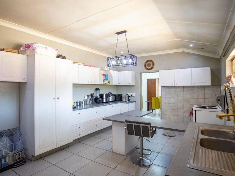 8 bedroom house for sale in Pretoria Gardens  - Photo 6