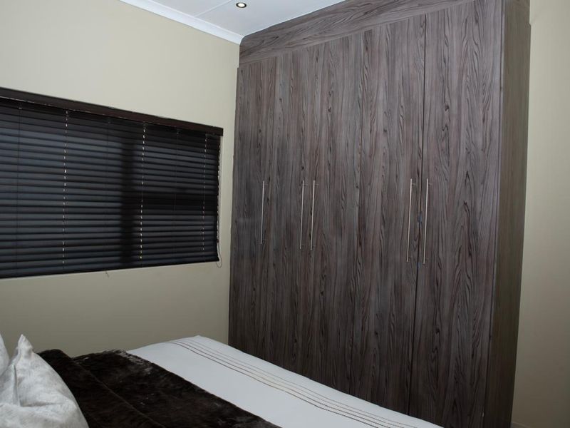 Enjoy easy, secure low-maintenance lock-up and go - Photo 9
