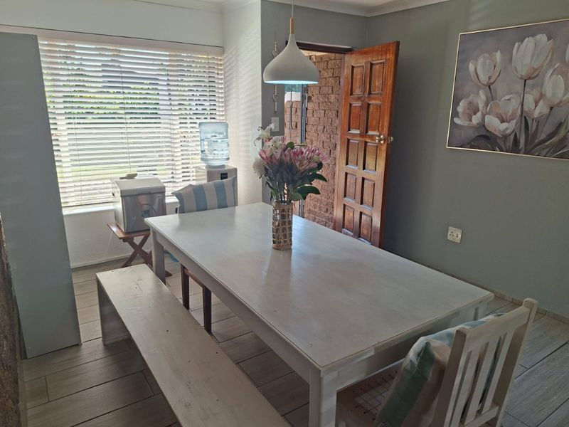 This stunning Move-In-Ready Family Home office space, comfort and the added bonus of a neat full Flatlet - perfect for extended family, guests, or rental income - Photo 3