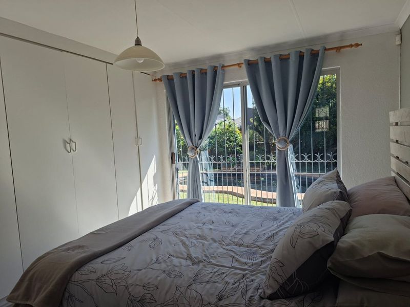 This stunning Move-In-Ready Family Home office space, comfort and the added bonus of a neat full Flatlet - perfect for extended family, guests, or rental income - Photo 10