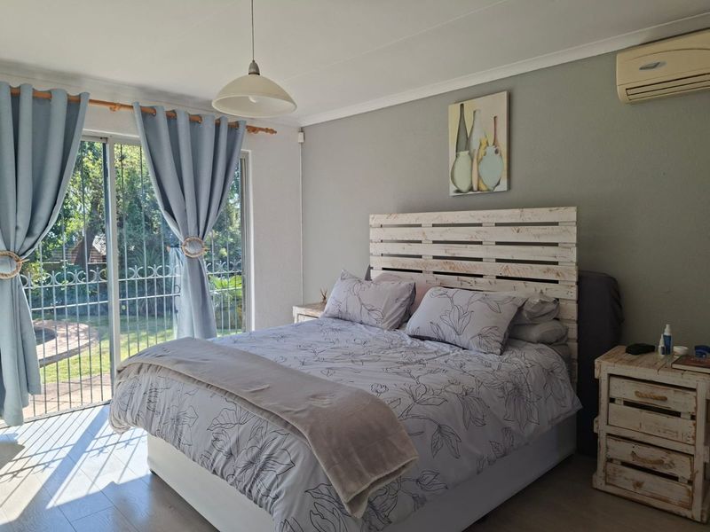 This stunning Move-In-Ready Family Home office space, comfort and the added bonus of a neat full Flatlet - perfect for extended family, guests, or rental income - Photo 8