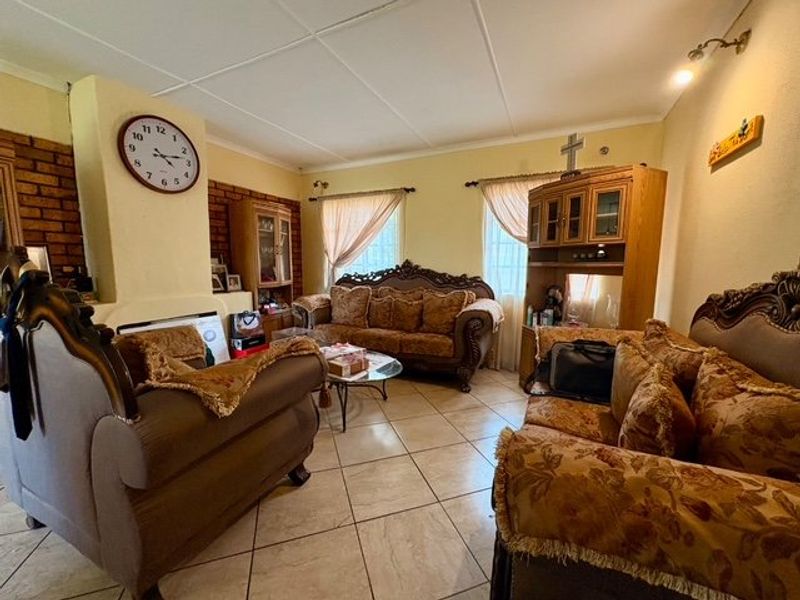 4 Bed House in Cambridge for Sale - Photo 3