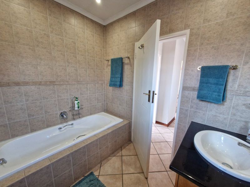 MODERN 3 BEDROOM HOME FOR SALE IN BARTLETT, BOKSBURG - Photo 10