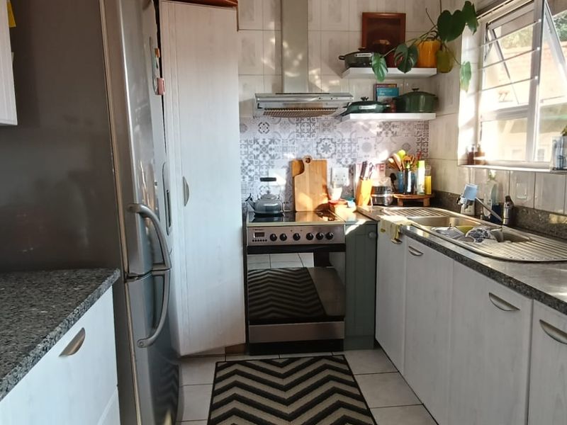 To let in Virginia, Pet friendly 3 bedroom family home with pool and flatlet.  - Photo 8