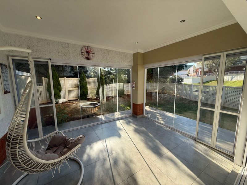 To let in Kindlewood Estate, 3 bedroom pet friendly townhouse. - Photo 3