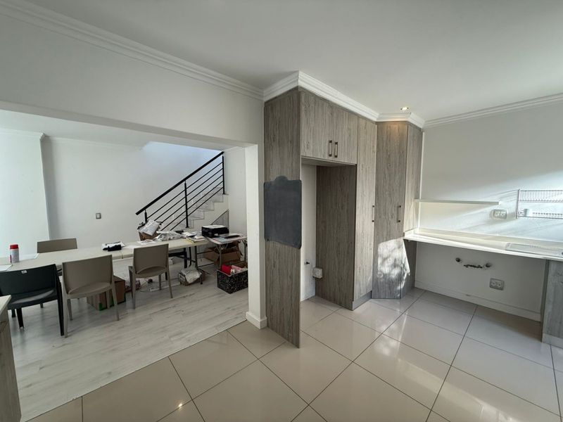 To let in Kindlewood Estate, 3 bedroom pet friendly townhouse. - Photo 7