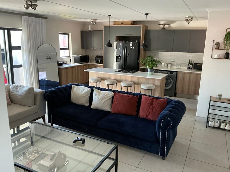 Modern Comfort Meets Contemporary Living   - Photo 2