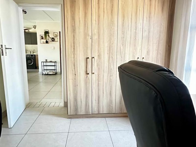 Modern Comfort Meets Contemporary Living   - Photo 10