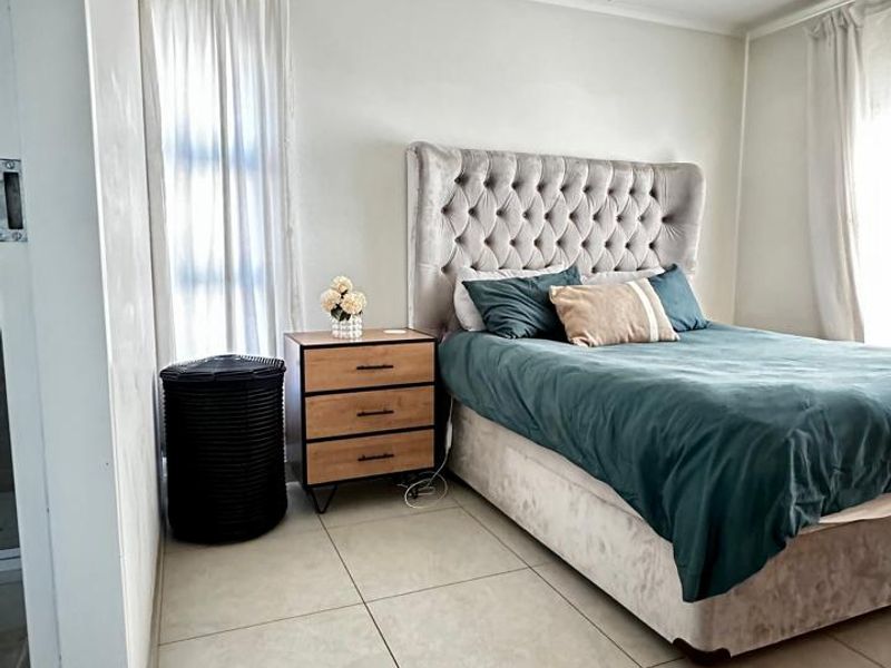Modern Comfort Meets Contemporary Living   - Photo 7