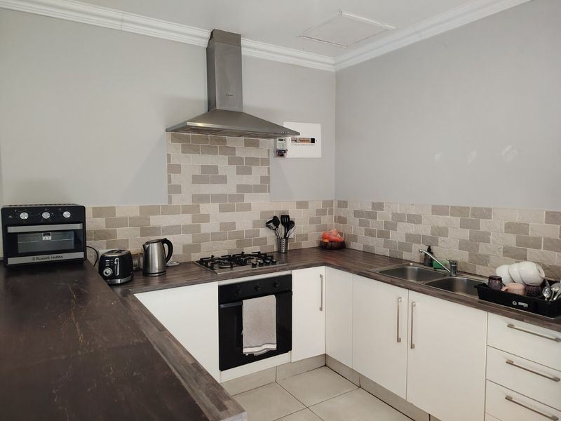 Stylish 1-Bedroom Cottage To Rent in Everton, Kloof - Photo 2