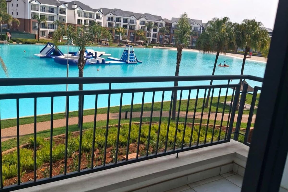 BRIGHT THREE BEDROOMS AND TWO BATHROOMS flat in Blyde Riverwalk Estate - Photo 2