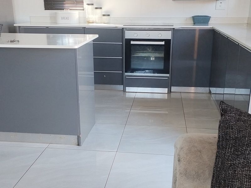 3 Bedroom house available - Photo 10