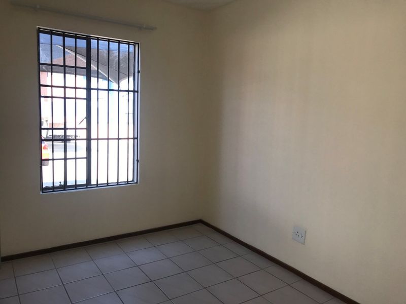 2 Bedroom Apartment For Sale in Amberfield - Photo 10