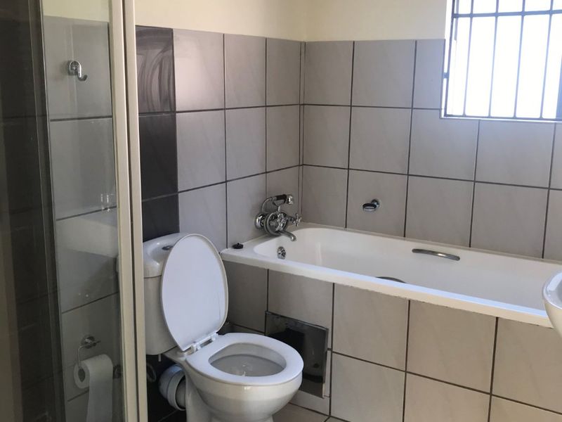 2 Bedroom Apartment For Sale in Amberfield - Photo 9