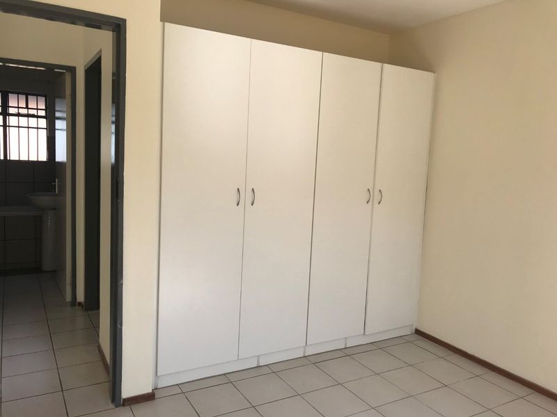 2 Bedroom Apartment For Sale in Amberfield - Photo 8