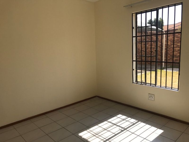 2 Bedroom Apartment For Sale in Amberfield - Photo 7