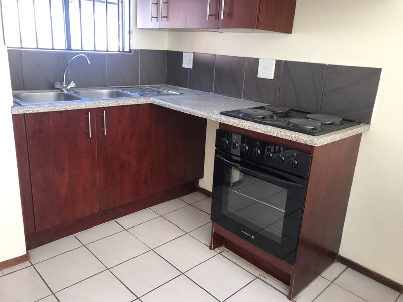 2 Bedroom Apartment For Sale in Amberfield - Photo 3