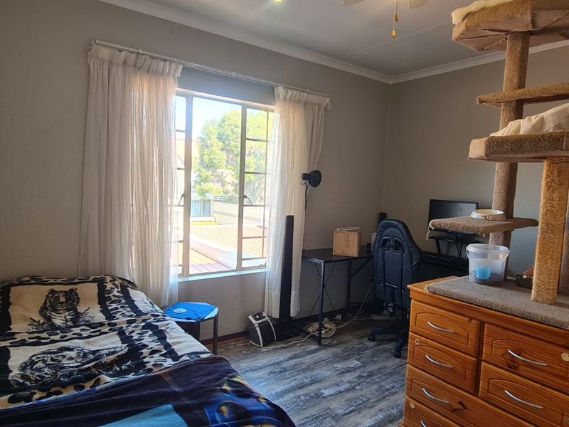 Cozy 2-Bedroom Duplex in Willow Park Manor - Photo 8