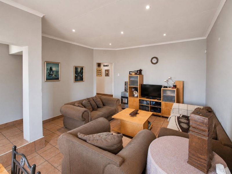 Charming Germiston Home with Cottage! - Photo 4