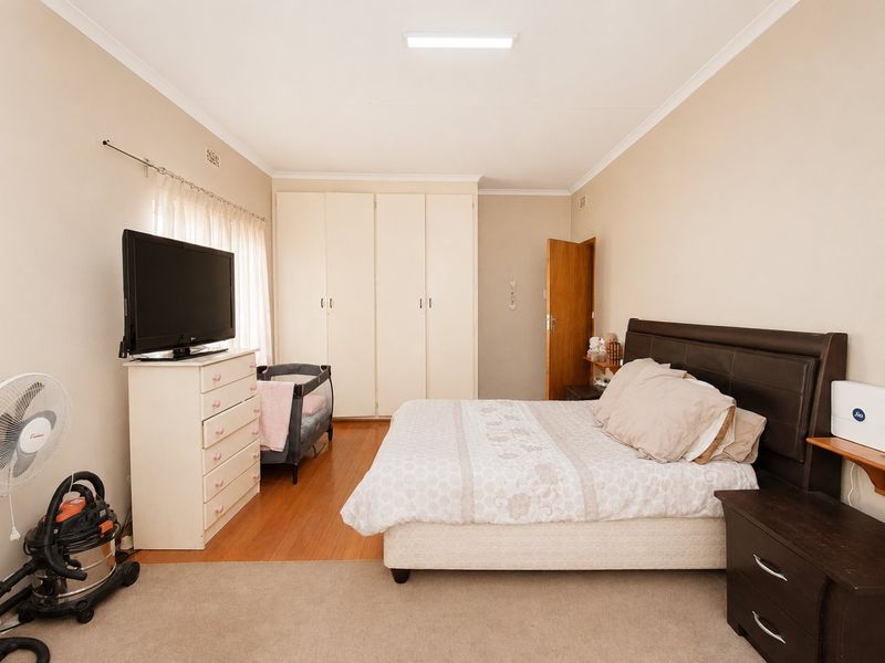 Charming Germiston Home with Cottage! - Photo 9