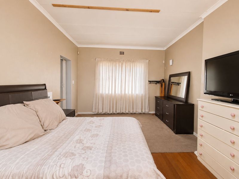 Charming Germiston Home with Cottage! - Photo 8