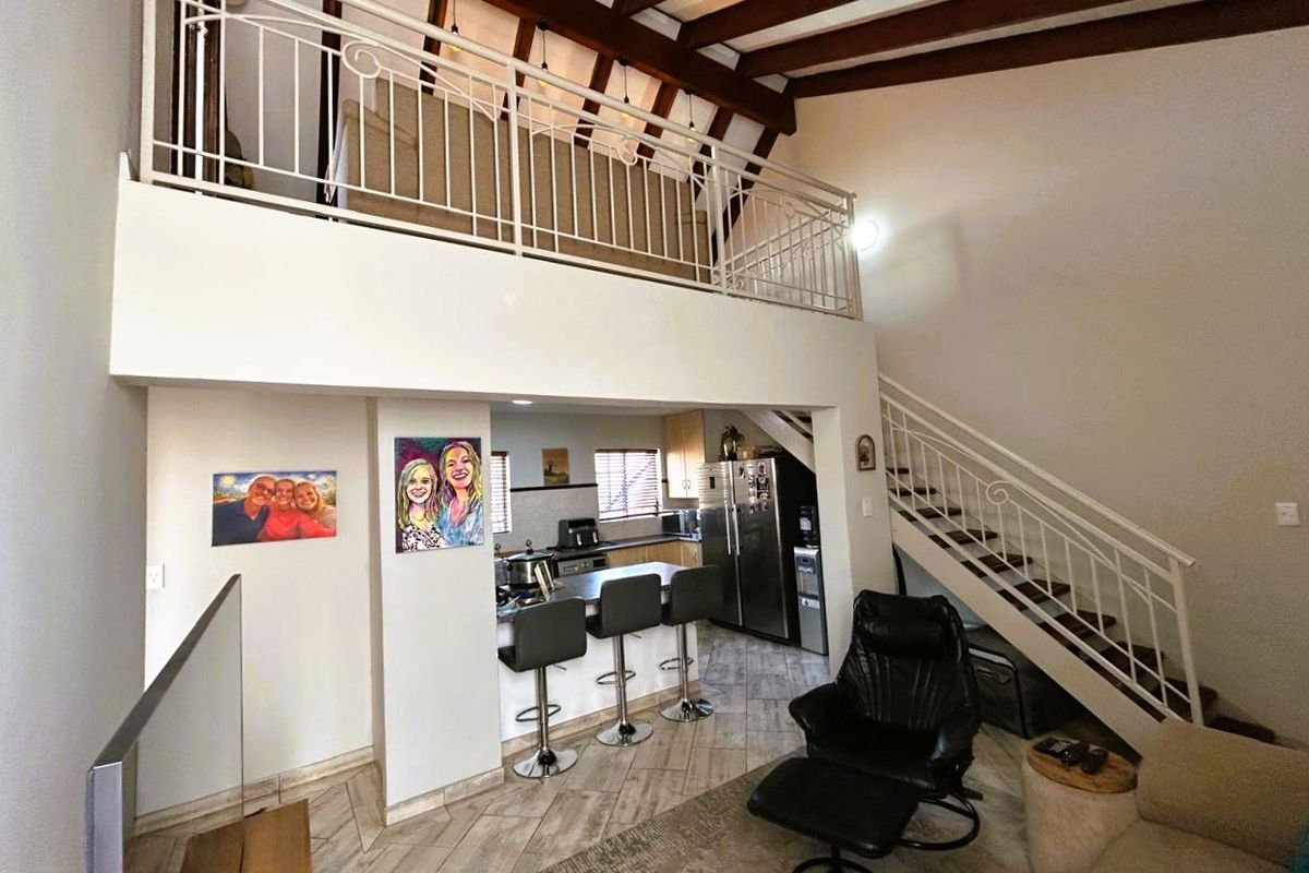 Immaculate 1 Bedroom 1 Bathroom with Loft and big undercover patio - Photo 4