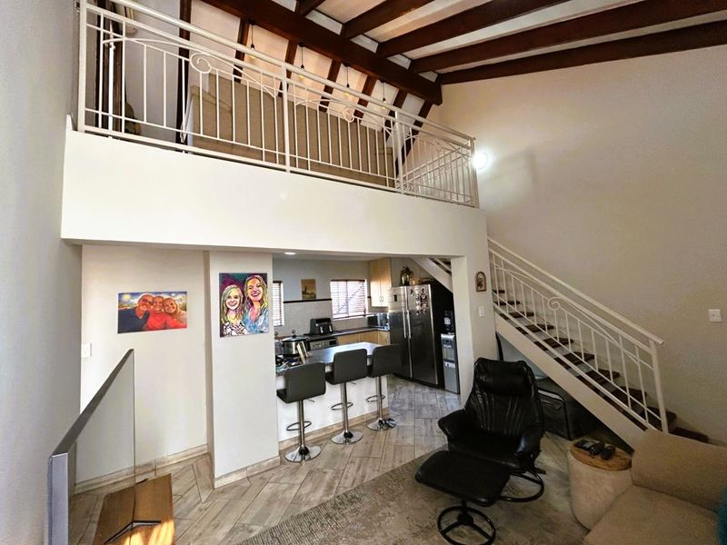 Immaculate 1 Bedroom 1 Bathroom with Loft and big undercover patio - Photo 4