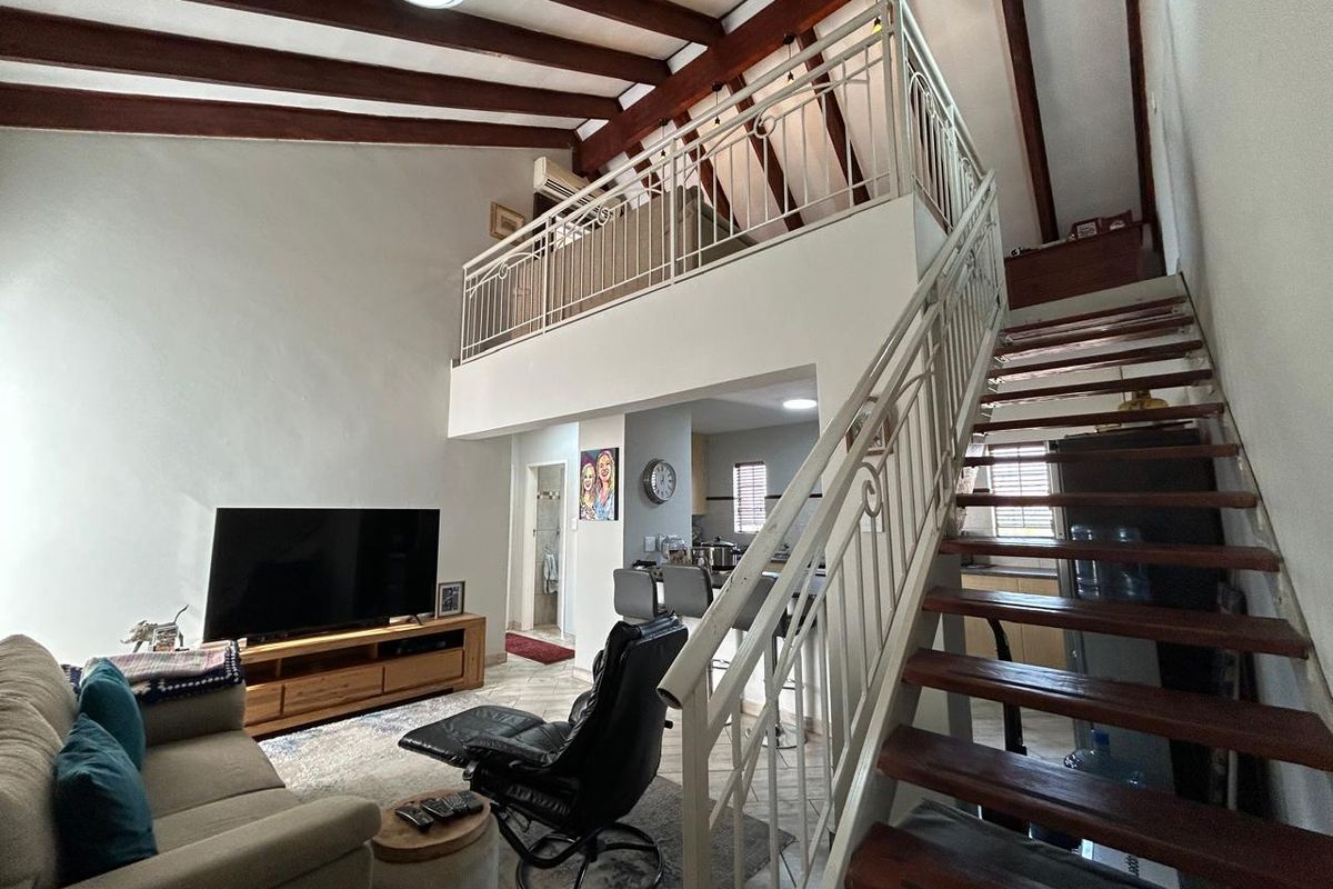 Immaculate 1 Bedroom 1 Bathroom with Loft and big undercover patio - Photo 5