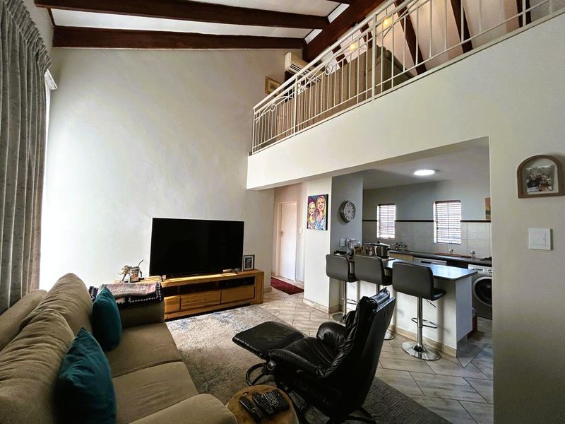 Immaculate 1 Bedroom 1 Bathroom with Loft and big undercover patio - Photo 3
