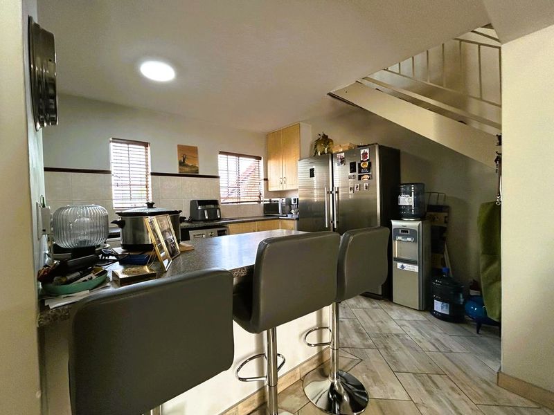 Immaculate 1 Bedroom 1 Bathroom with Loft and big undercover patio - Photo 9