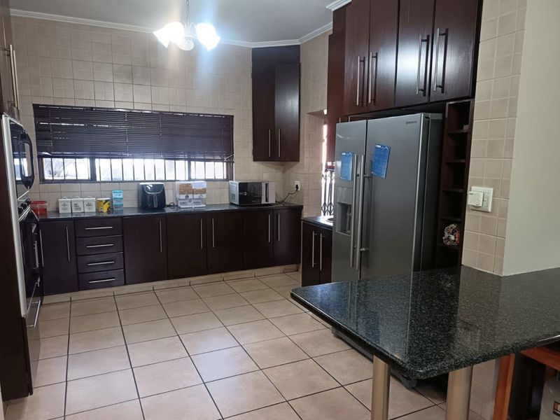 4 Bedroom House for sale in Amberfield - Photo 3