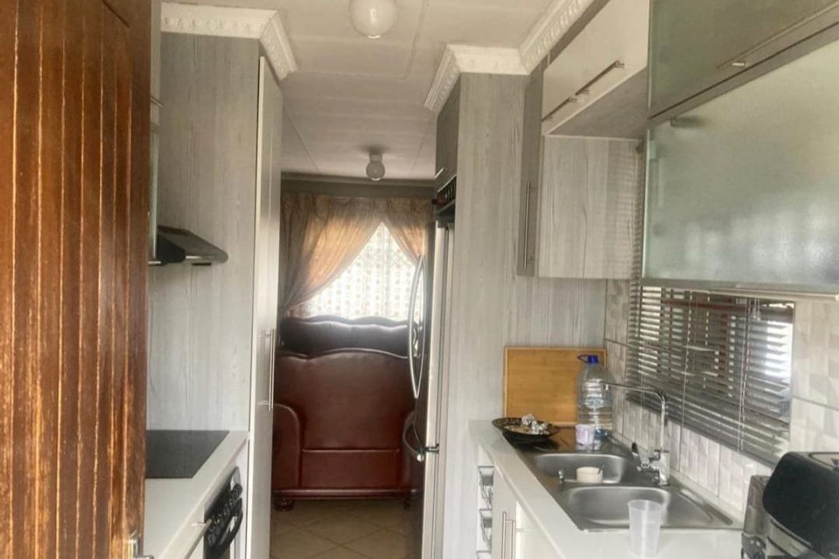 Modern & Affordable Living – Perfect for Young Families or Professionals! - Photo 4