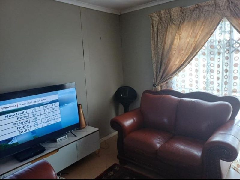 Modern & Affordable Living – Perfect for Young Families or Professionals! - Photo 8