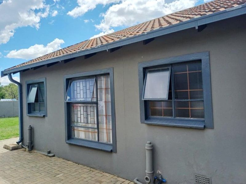 Modern & Affordable Living – Perfect for Young Families or Professionals! - Photo 4