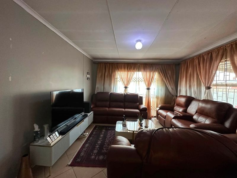 Modern & Affordable Living – Perfect for Young Families or Professionals! - Photo 7