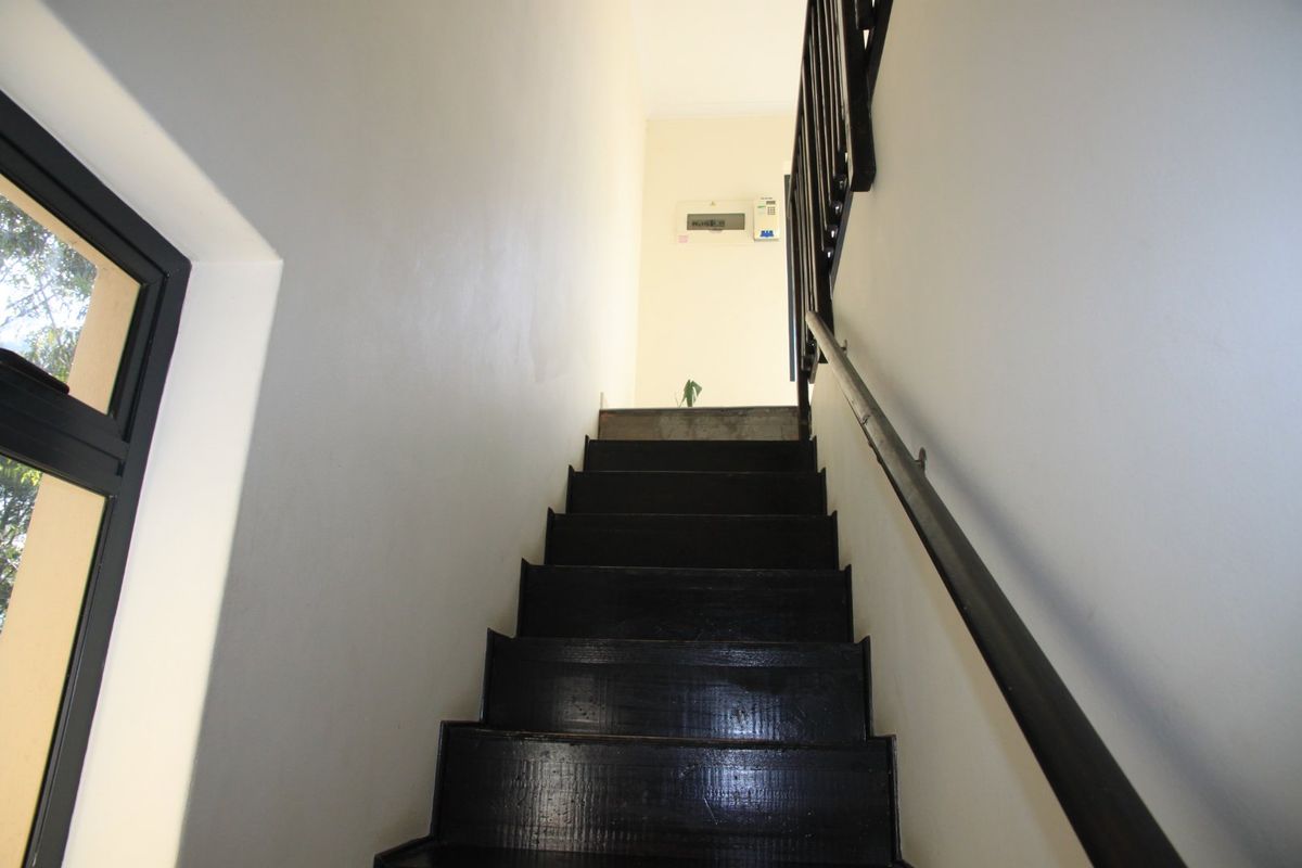 Sunny two-bedroom flat in Kidds Beach - Photo 4